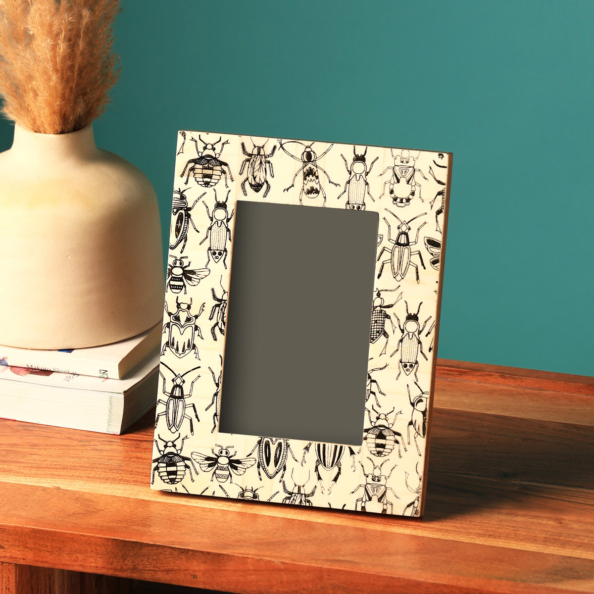 Insect In Side Bone Photo Frame (Black & White) 4x6"